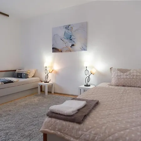 Sunny Days Apartment *